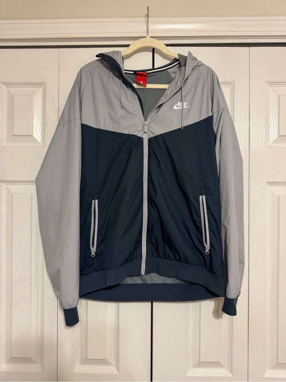 Men’s Nike windbreaker jacket